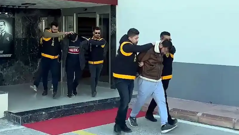 Silahlı Soygun Duyurusu: İki Şüpheli 2 Milyon Lira İçin Tutuklandı!