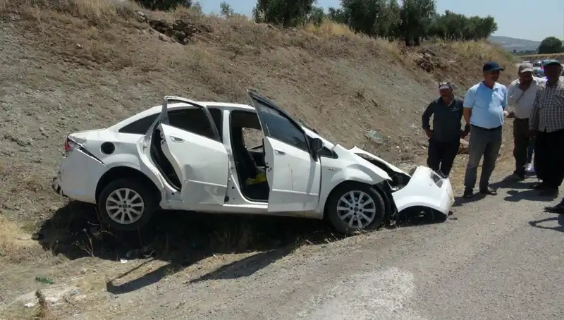 Kilis'te Feci Kaza: İki Otomobil Çarpıştı, Yaralılar Hastaneye Sevk Edildi