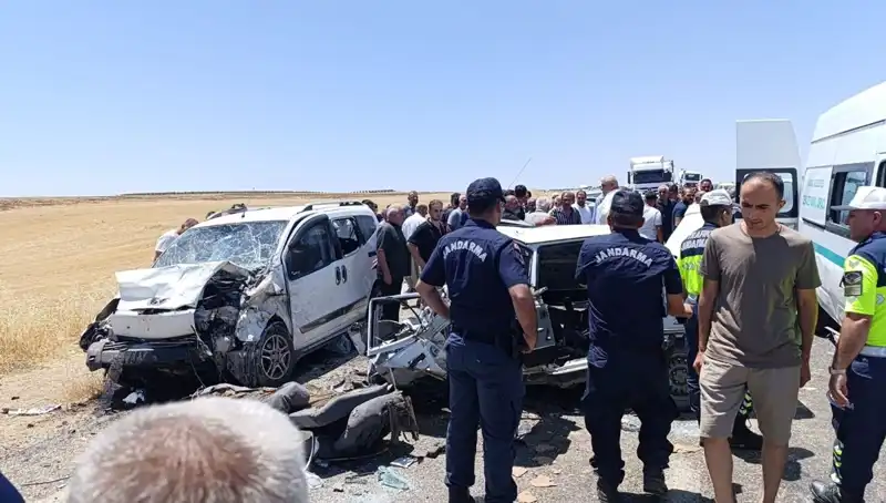 Otomobil ile Hafif Ticari Araç Kaza Yaptı: 4 Kayıp, 1 Yaralı