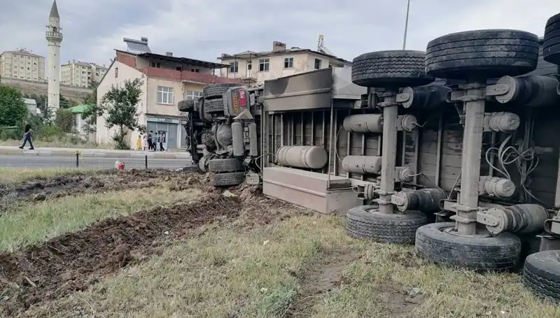 Erzurum'da Freni Boşalan TIR Dehşet Saçtı: Korkunç Kaza Detayları Ortaya Çıktı