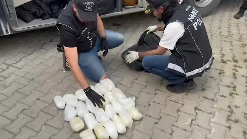 Yolcunun Valizinde Bulunan 13 Kilo Metamfetamin, Uyuşturucu Trafiğini Sarsacak