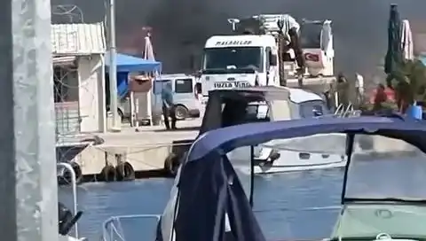 Tuzla Balıkçı Barınağında Lastik Yangını: Yangının Sebepleri ve Sonrası Neler Oldu?