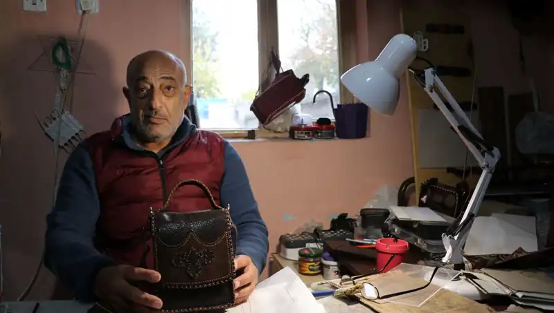 Çantalarla Hayata Tutunan 58 Yaşındaki Depremzede Kadın