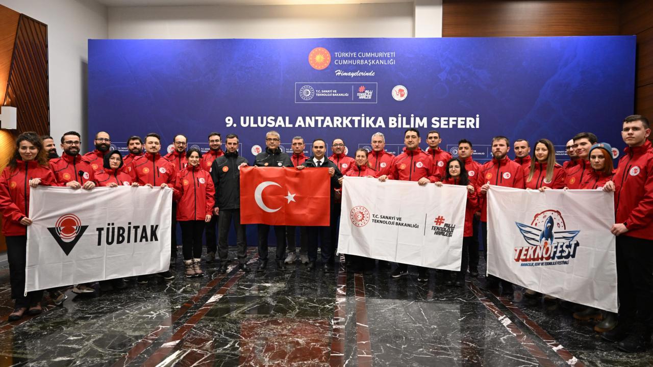 Türk Bilim İnsanları Yeniden Antarktika'ya Yola Çıktı