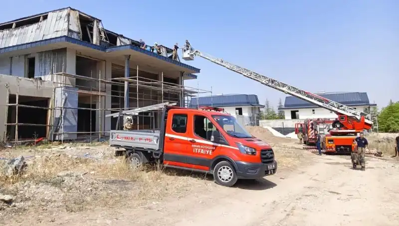 Ankara Gölbaşı'nda Villaların Bulunduğu Alanda Ciddi Yangın Çıktı