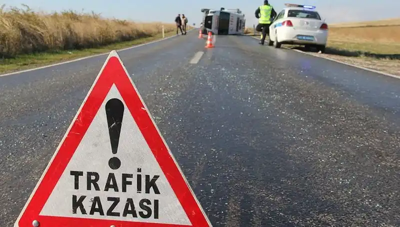 Minibüs Kazası: 6 Çocukla Birlikte 8 Kişi Yaralandı