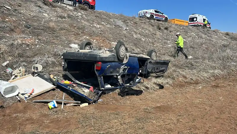 Otomobil Şarampole Uçtu: Korkunç Kazada 3'ü Ağır, 4 Yaralı