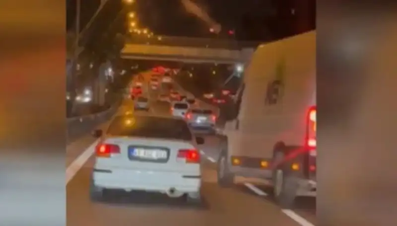 Tuzla'da Makas Terörü: Kaçan Sürücü Tutuklandı, Sıradaki Kurban Kim Olacak?