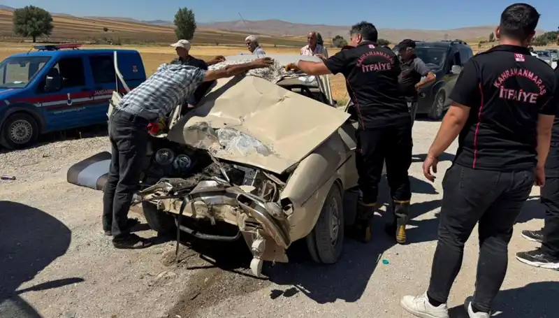 Kahramanmaraş’ta Korkutan Trafik Kazası: Kamyonet ve Otomobil Çarpıştı