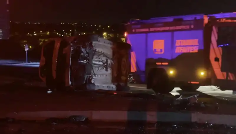 Havalimanı Yolunda Feci Kaza: 6 Kişi Yaralandı, Araç Takla Attı
