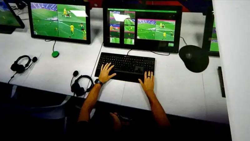 İtalya'da Futbolun Geleceği: VAR Pozisyonları Artık Ekranda!