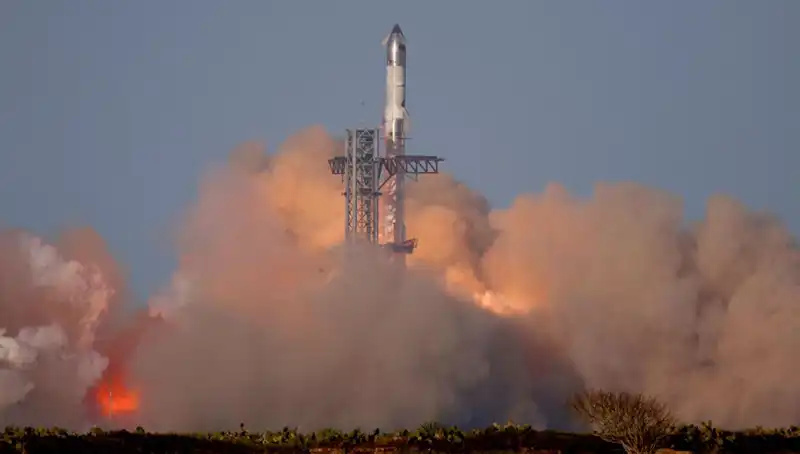 Starship 8. Testinde Destanı Patlayan Uzay Roketi Olmayı Başaramadı