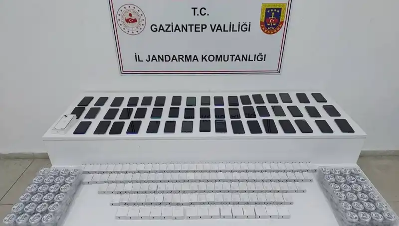 Gaziantep'te Kaçak Telefon Baskınında 1,3 Milyon TL'lik Yüklü Miktarda Ele Geçirildi