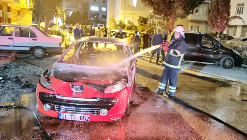 Psikolojik Kriz Sonrası Araba Yangını: Genç Şahsın Şok Edici Eylemi