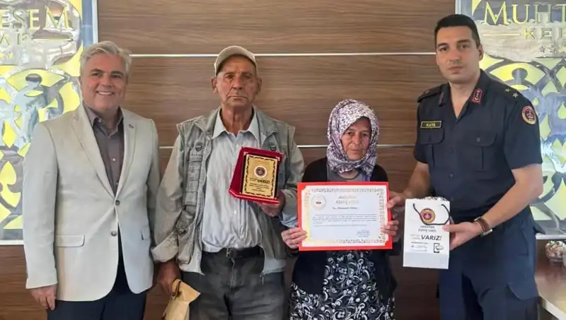 Tek Varlıklarını Paylaşarak Jandarmaya Bağışlayan Ailenin Duygulandıran Hikayesi