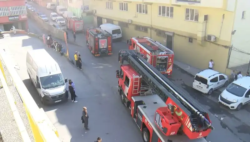İstanbul'daki Tekstil Atölyesinde Çıkan Yangın, Şehirde Panik Yarattı