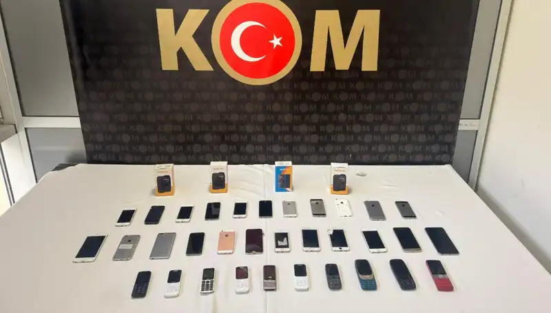 Gümrük Kaçağı 37 Cep Telefonu Ele Geçirildi: Bu Nasıl Oldu?