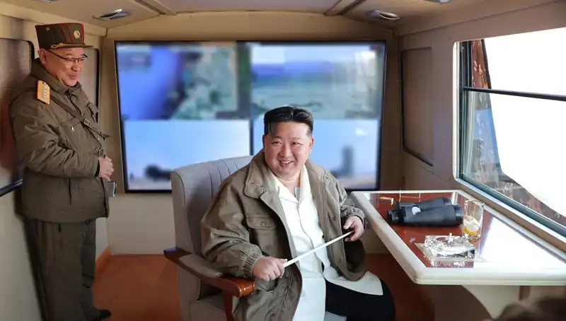 Kim Jong Un'un Savaş Yeteneği: Uçaksavar Füzesi Testi Dünyayı Şaşkına Çevirdi