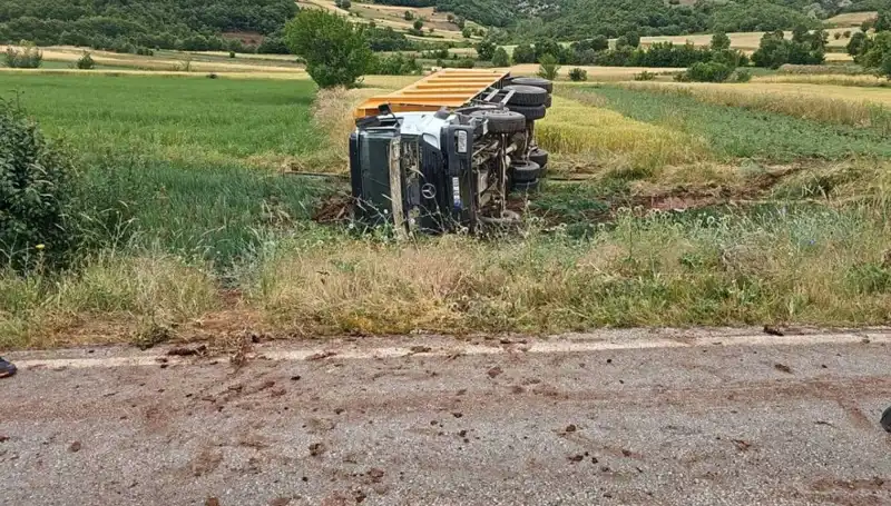 Tokat’ta Devrilen Kamyon Kazasında Şoför Hayatını Kaybetti