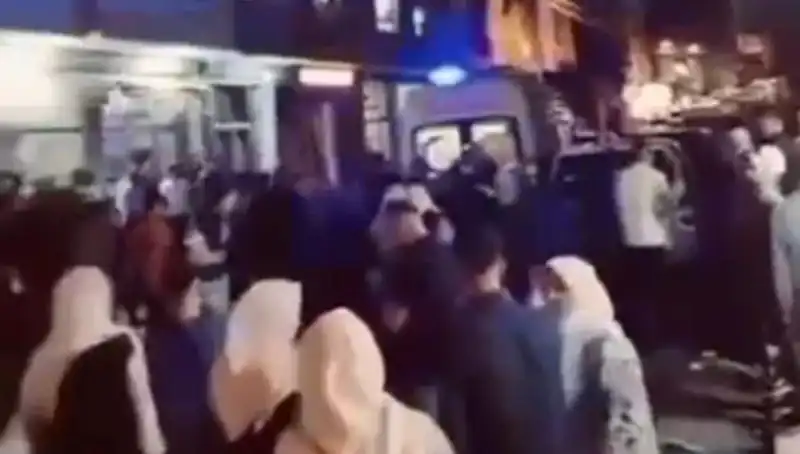 14 Yaşındaki Kader Balkondan Düştü, Hayati Tehlikesi Var!
