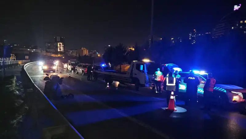 TEM Otoyolu’nda Şoke Eden Kaza: Yatan Kişi Metrelerce Sürüklendi