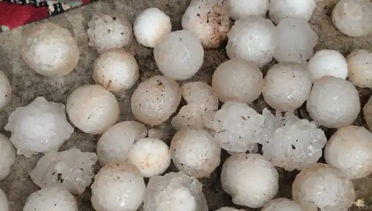 Şanlıurfa'da Kar Topu Büyüklüğünde Dolu Yağışı Caddeleri Beyazla Kapladı